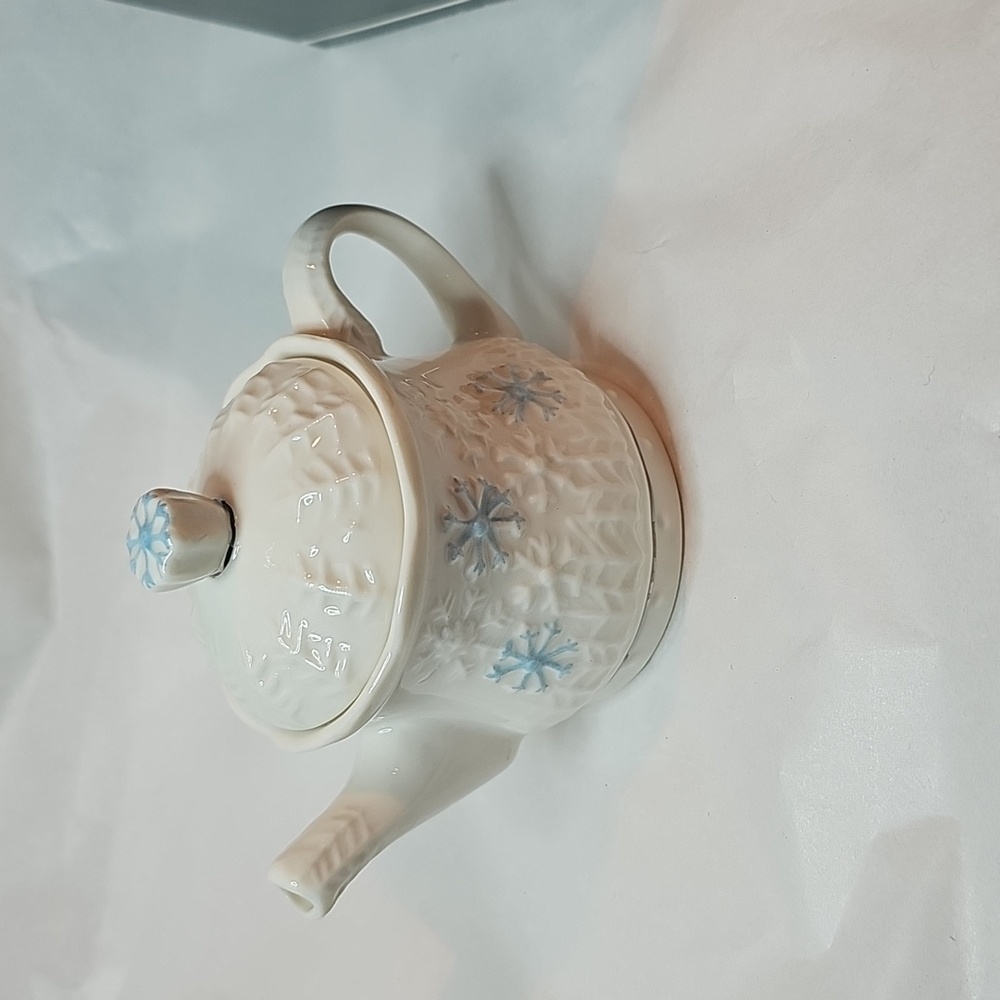Belleek Parian China Mini Teapot with Blue Snow Flakes - Picture 4 of 7